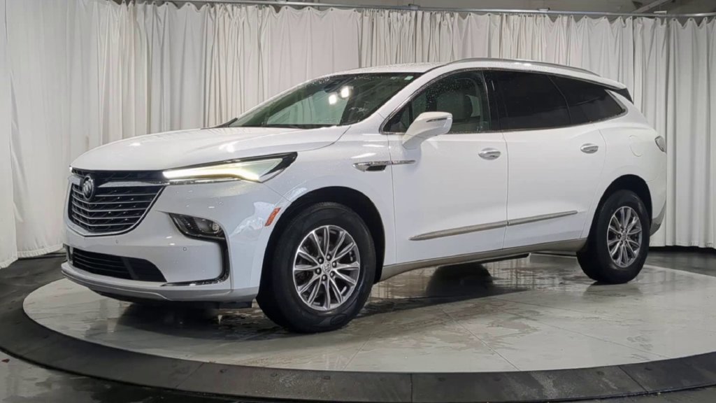 Used 2024 Buick Enclave Essence w/ Sound and Sites Package AWD/4WD image 5