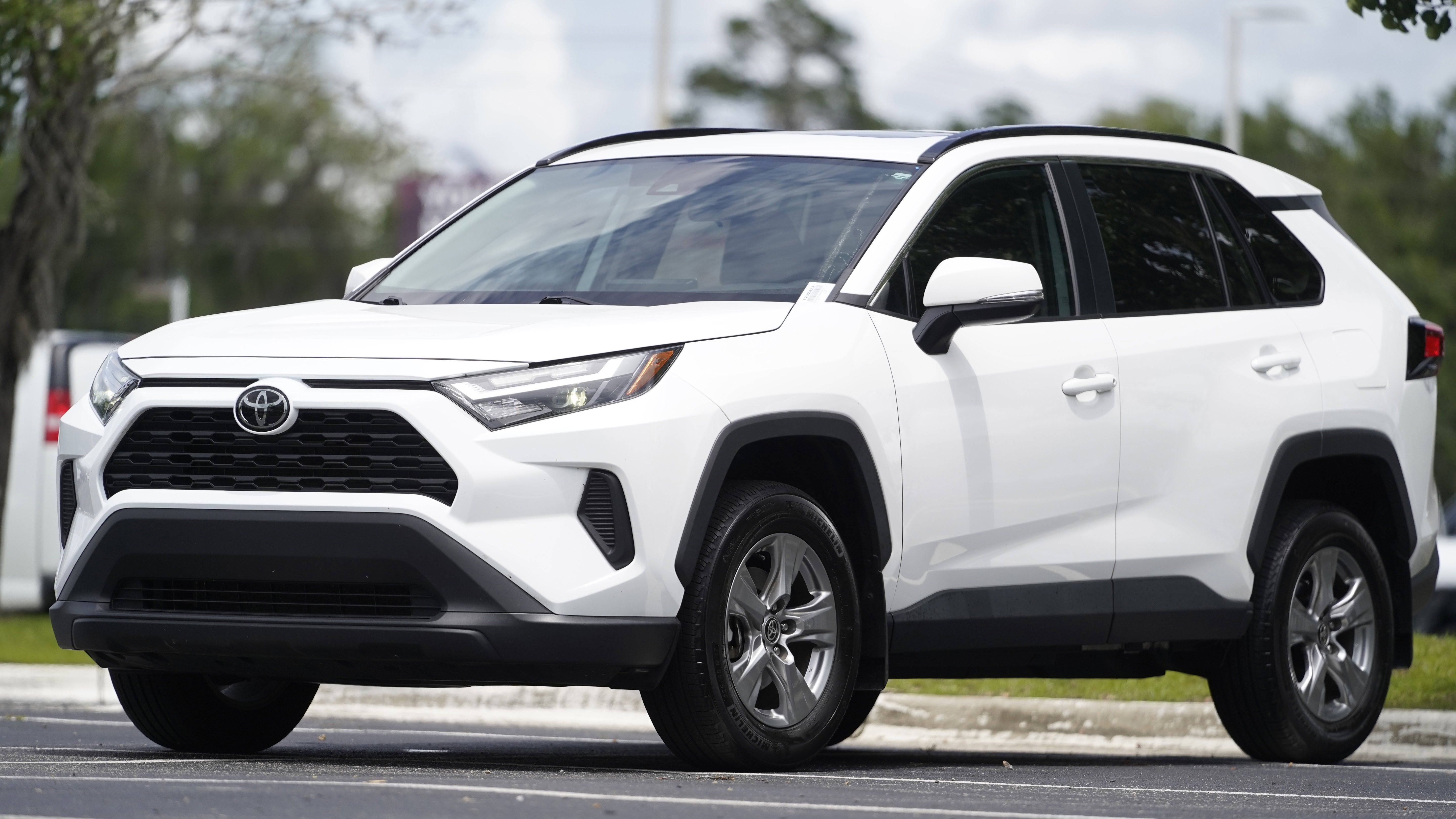 Used 2024 Toyota RAV4 XLE w/ Convenience Package FWD image 28