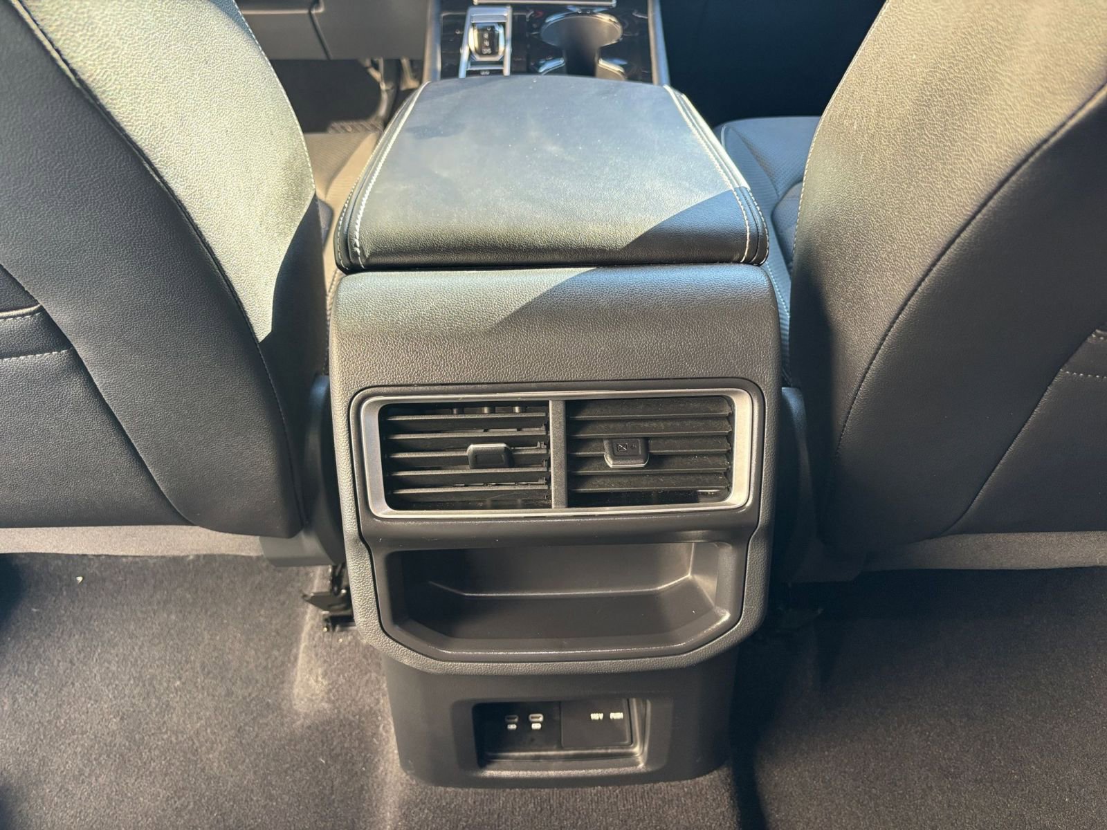 Used 2025 Volkswagen Atlas Cross Sport SE image 24