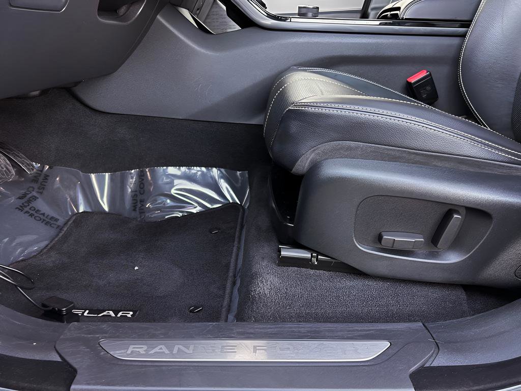 Used 2018 Land Rover Range Rover Velar S image 33