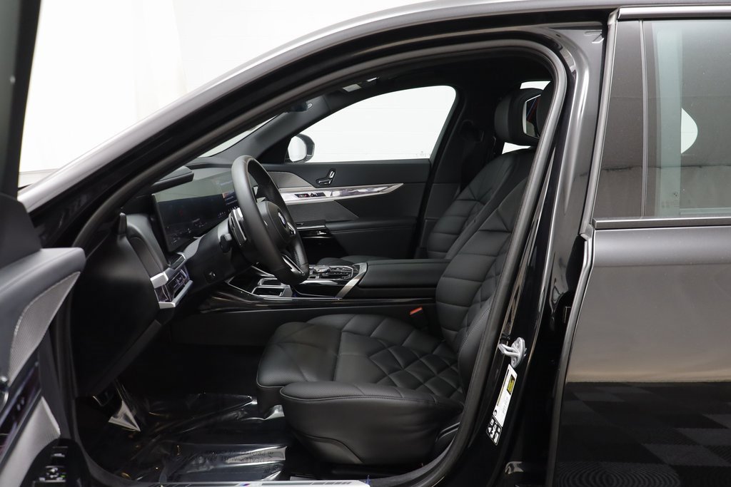 Certified 2025 BMW 740i xDrive w/ Premium Package image 5