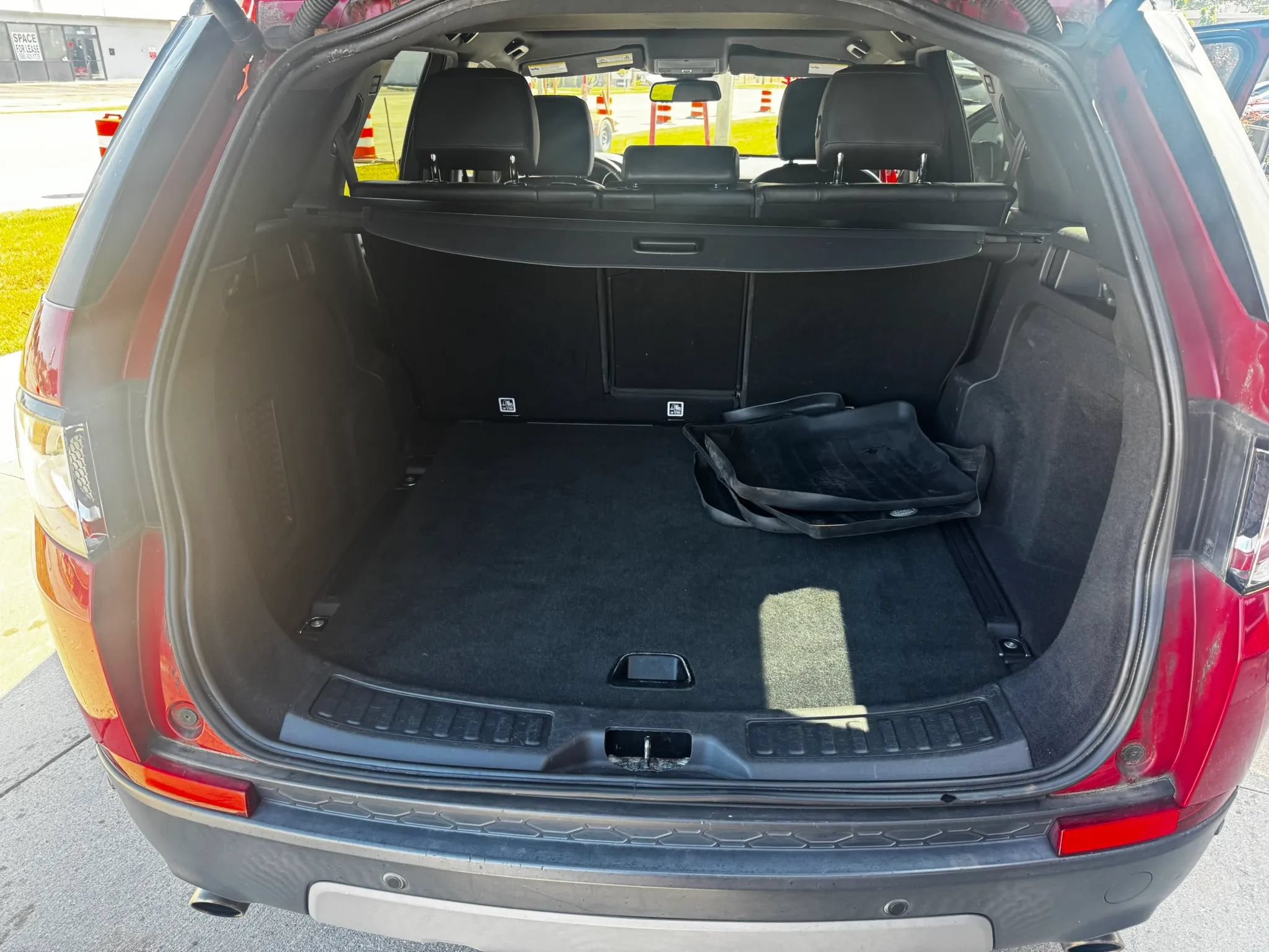 Used 2018 Land Rover Discovery Sport HSE AWD/4WD image 12