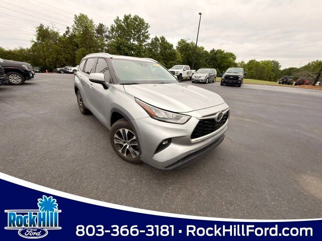 Used 2020 Toyota Highlander XLE FWD image 1