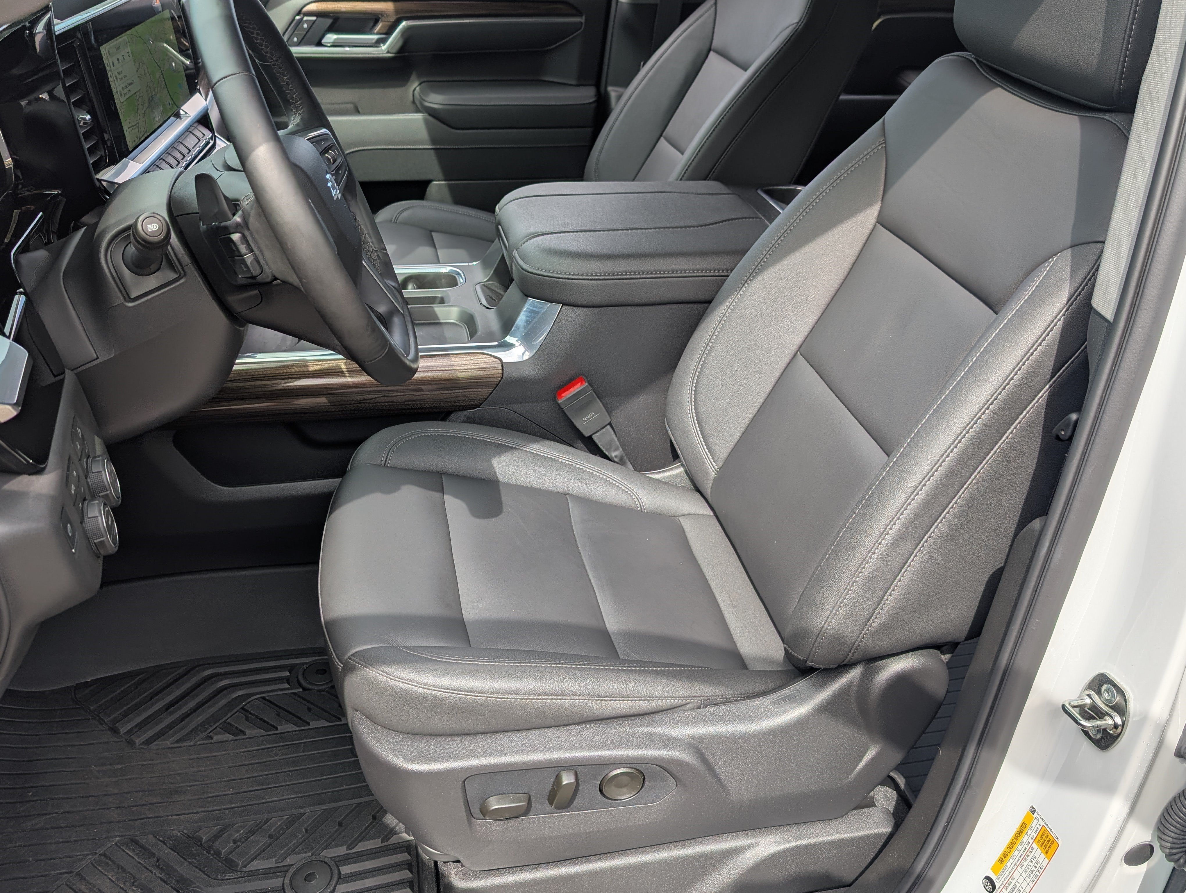 Used 2026 Chevrolet Silverado 1500 LT Trail Boss w/ LT Trail Boss Premium Package AWD/4WD image 16