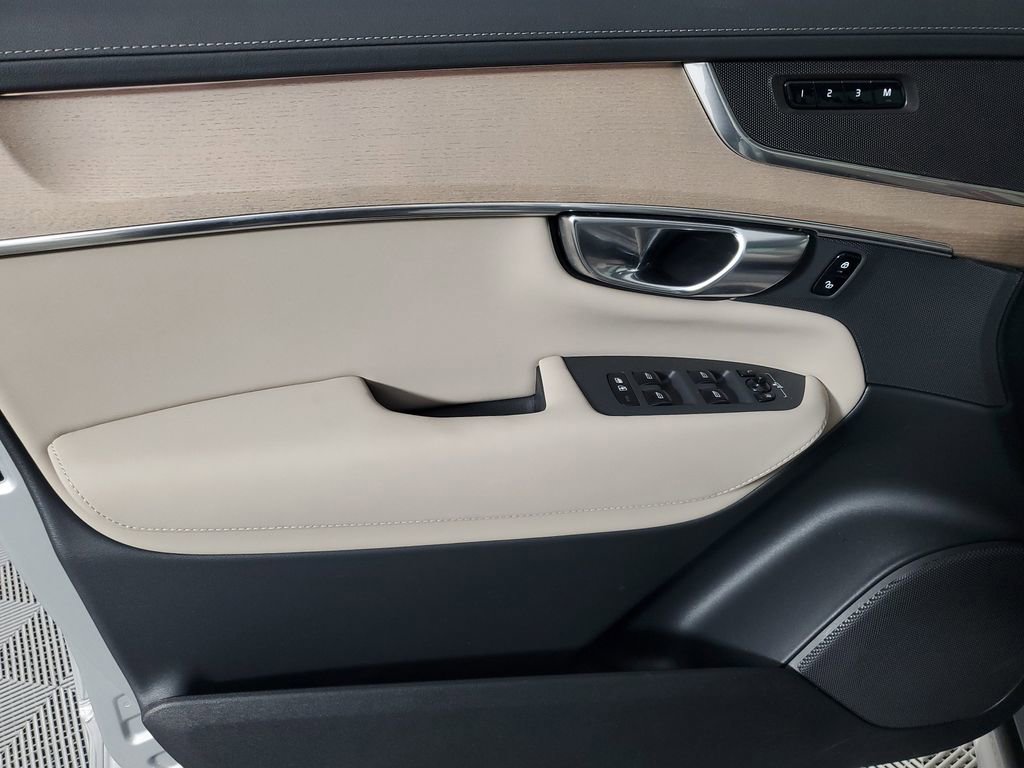Certified 2025 Volvo XC90 B6 Core w/ Climate Package image 21