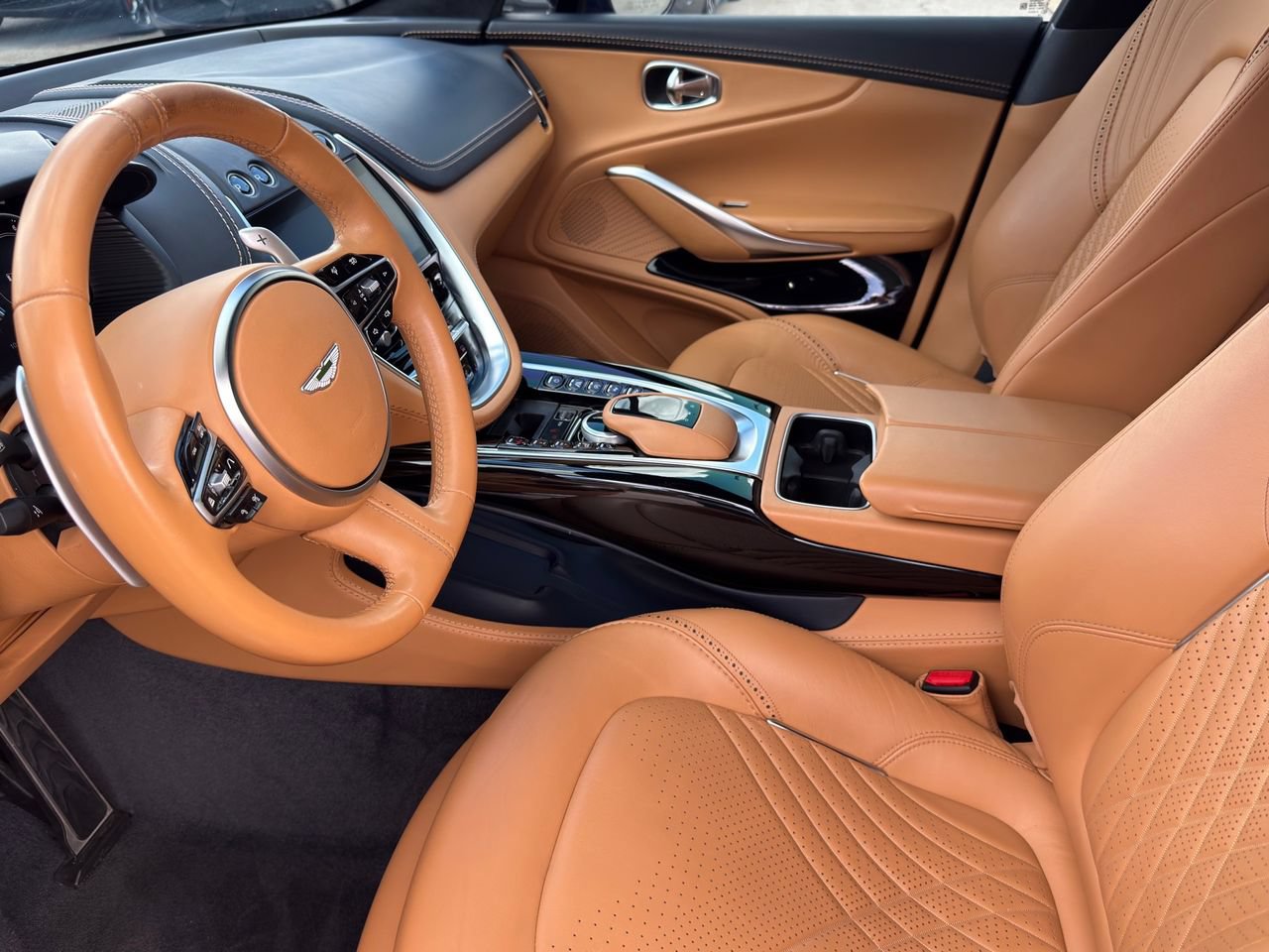 Used 2021 Aston Martin DBX AWD/4WD image 12