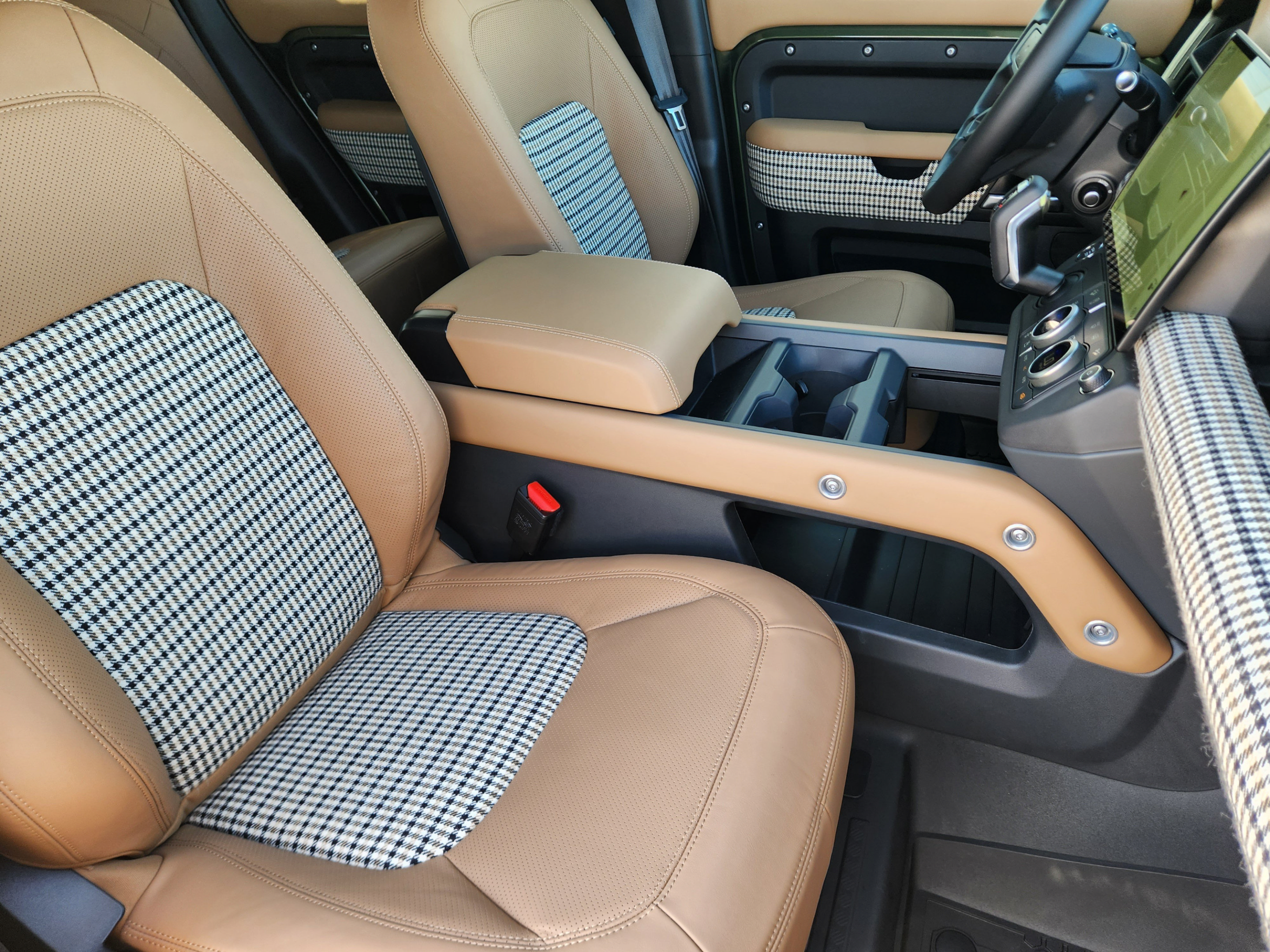 New 2026 Land Rover Defender 110 X-Dynamic SE AWD/4WD image 9