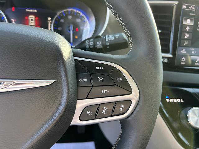 Certified 2024 Chrysler Pacifica Touring-L image 15