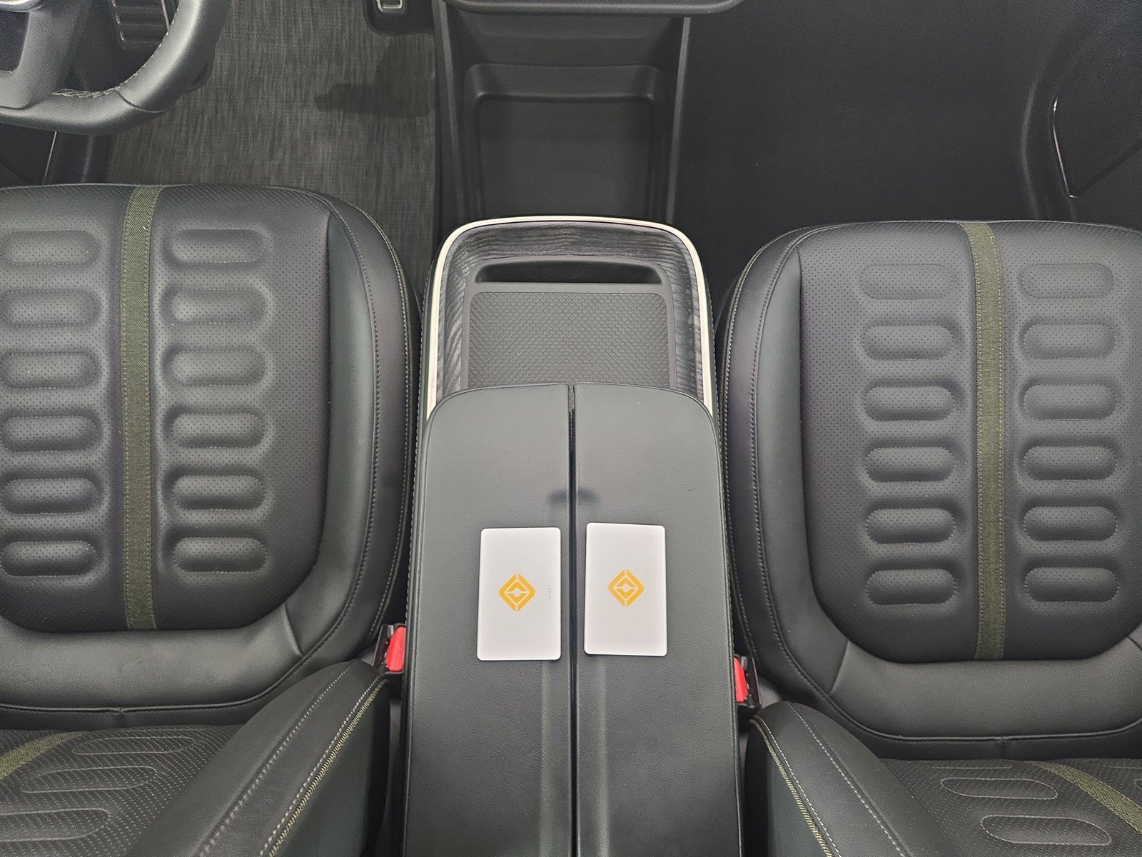 Used 2024 Rivian R1S Adventure AWD/4WD image 31