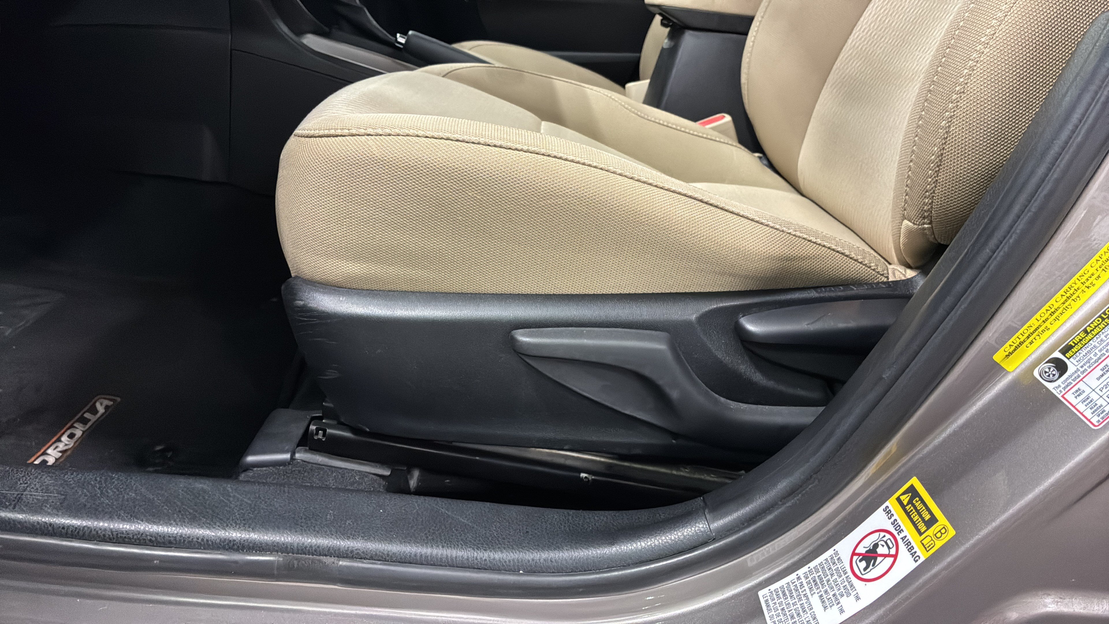 Used 2014 Toyota Corolla LE FWD image 15