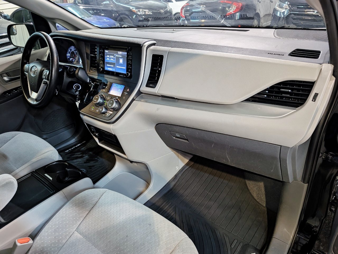 Used 2020 Toyota Sienna LE AWD/4WD image 30