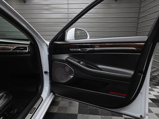 Used 2018 Genesis G90 3.3T Premium RWD image 38