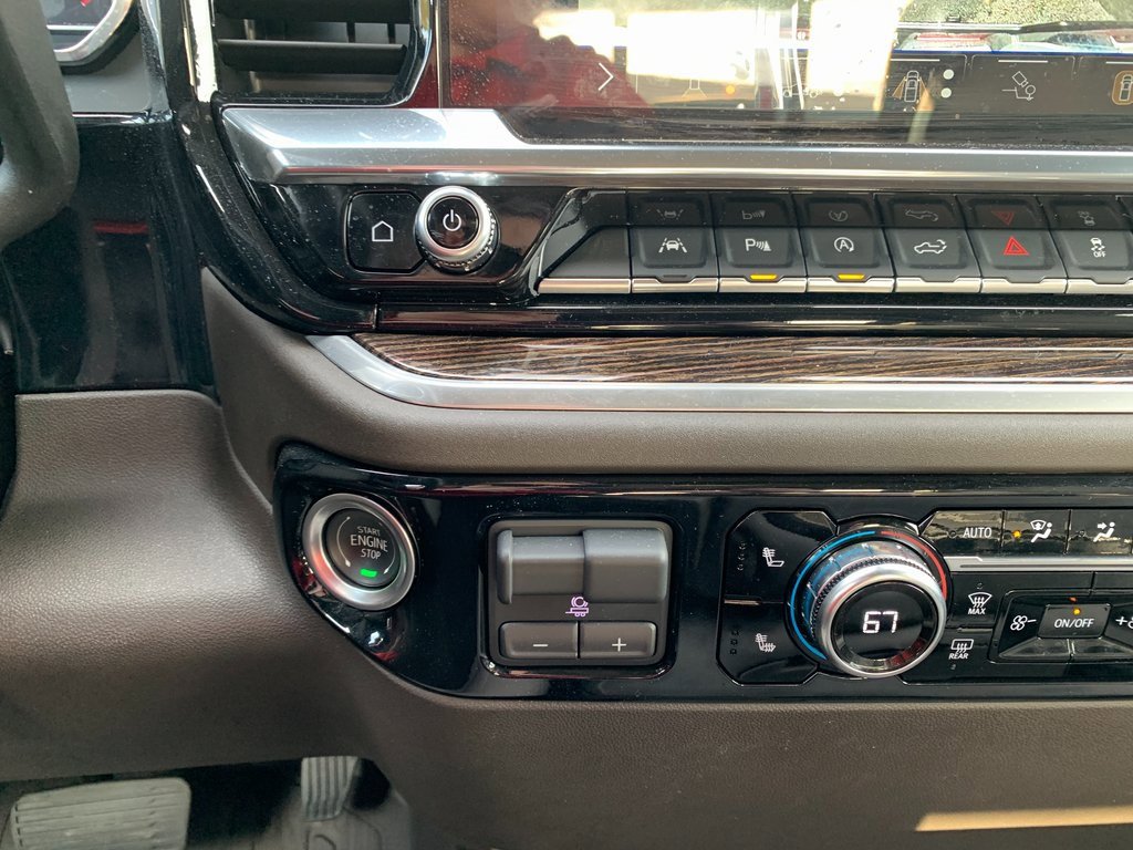 Used 2025 GMC Sierra 1500 SLE w/ Preferred Package image 18