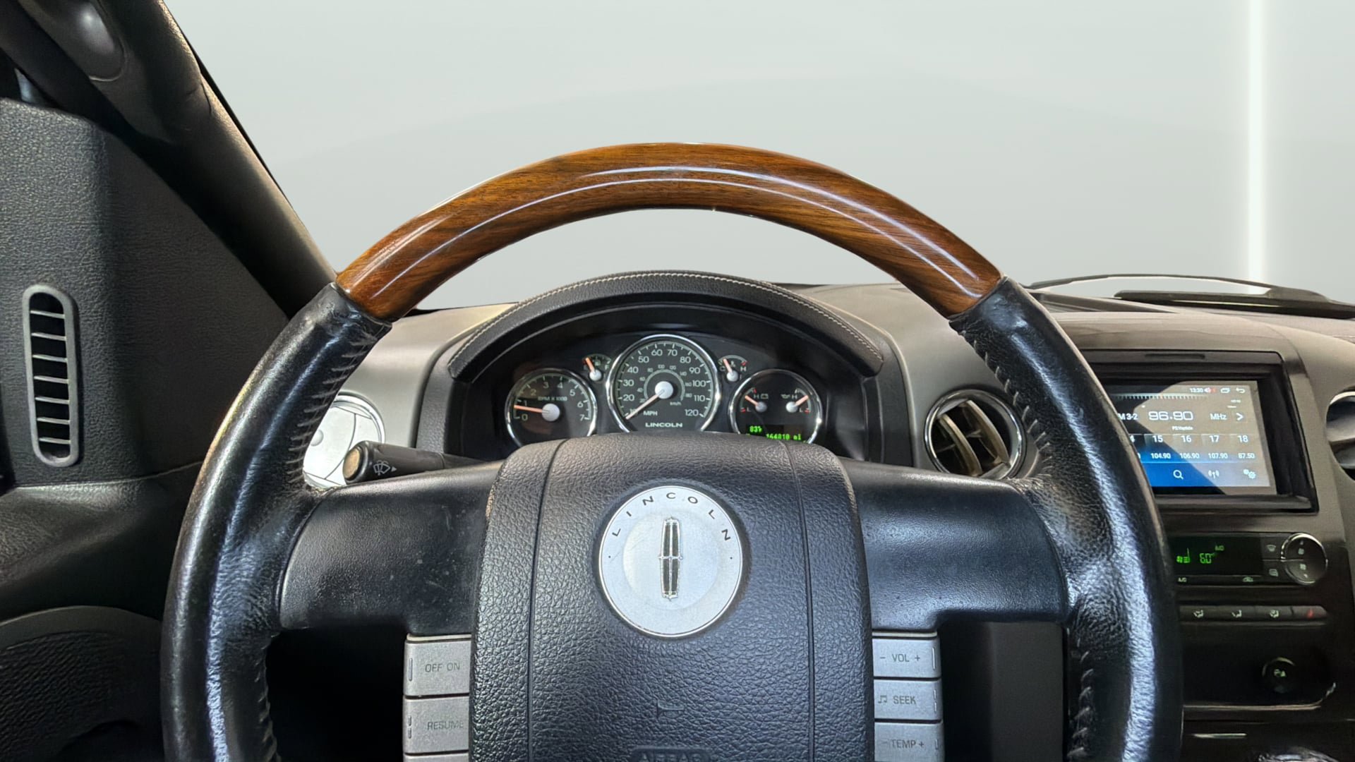 Used 2008 Lincoln Mark LT 4x4 image 29