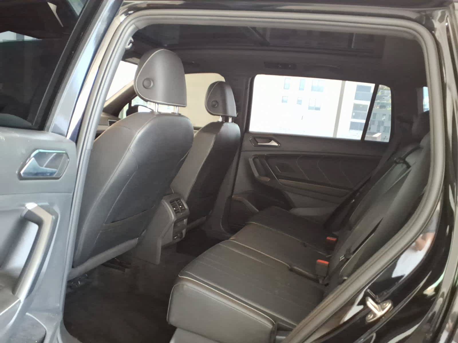 Used 2023 Volkswagen Tiguan SE R-Line AWD/4WD image 17