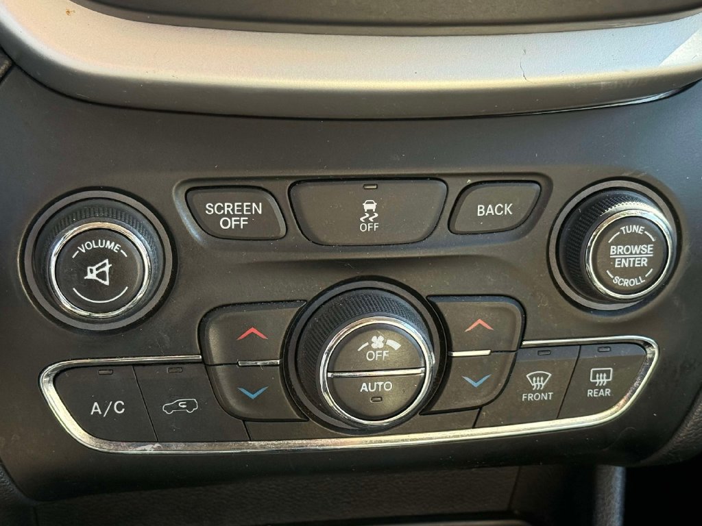 Used 2017 Jeep Cherokee Limited AWD/4WD image 20