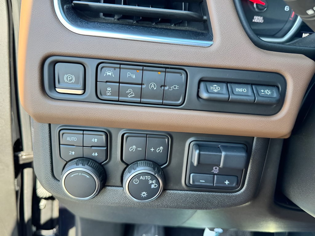 Used 2021 Chevrolet Tahoe High Country w/ Premium Package AWD/4WD image 27