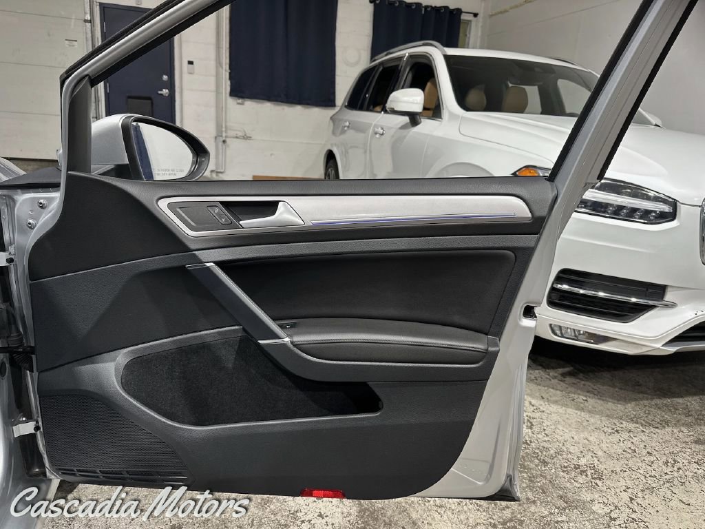 Used 2016 Volkswagen e-Golf SEL Premium image 23