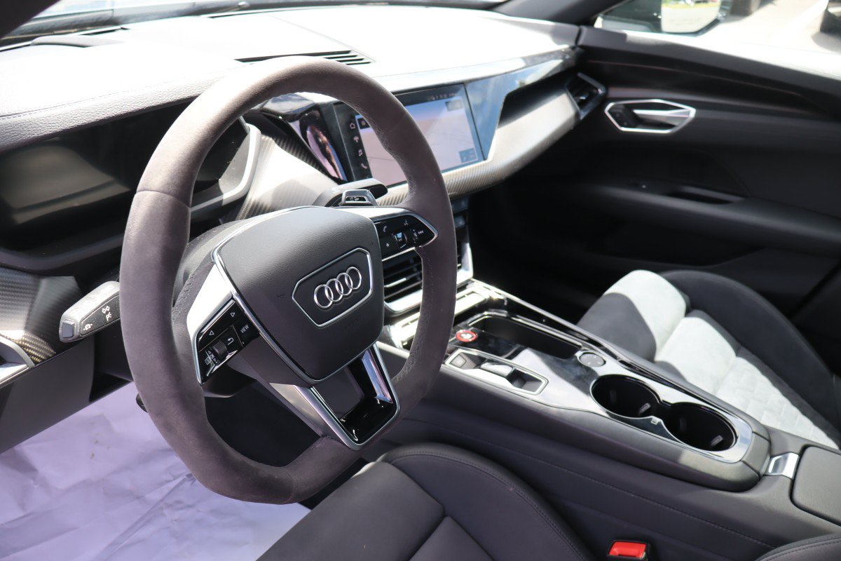 Used 2022 Audi e-tron GT Premium Plus w/ Performance Package AWD/4WD image 9