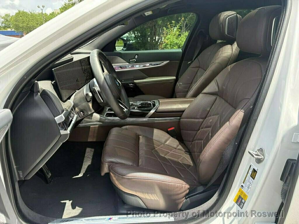 Used 2024 BMW i7 M70 w/ Premium Package AWD/4WD image 12