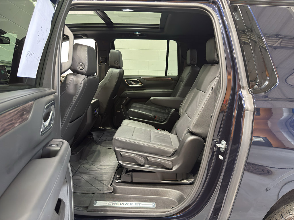 Used 2024 Chevrolet Suburban Z71 w/ Luxury Package AWD/4WD image 12