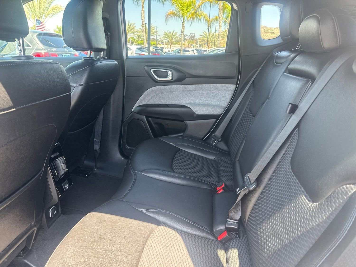 Used 2024 Jeep Compass Latitude AWD/4WD image 8
