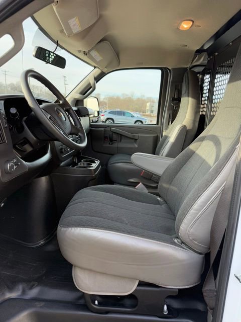 Used 2024 Chevrolet Express 2500 w/ Driver Convenience Package image 15