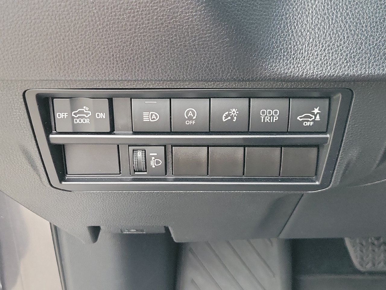 Used 2022 Toyota Tundra SR5 w/ SR5 Convenience Package AWD/4WD image 29