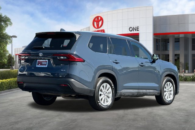 Used 2025 Toyota Grand Highlander AWD image 4