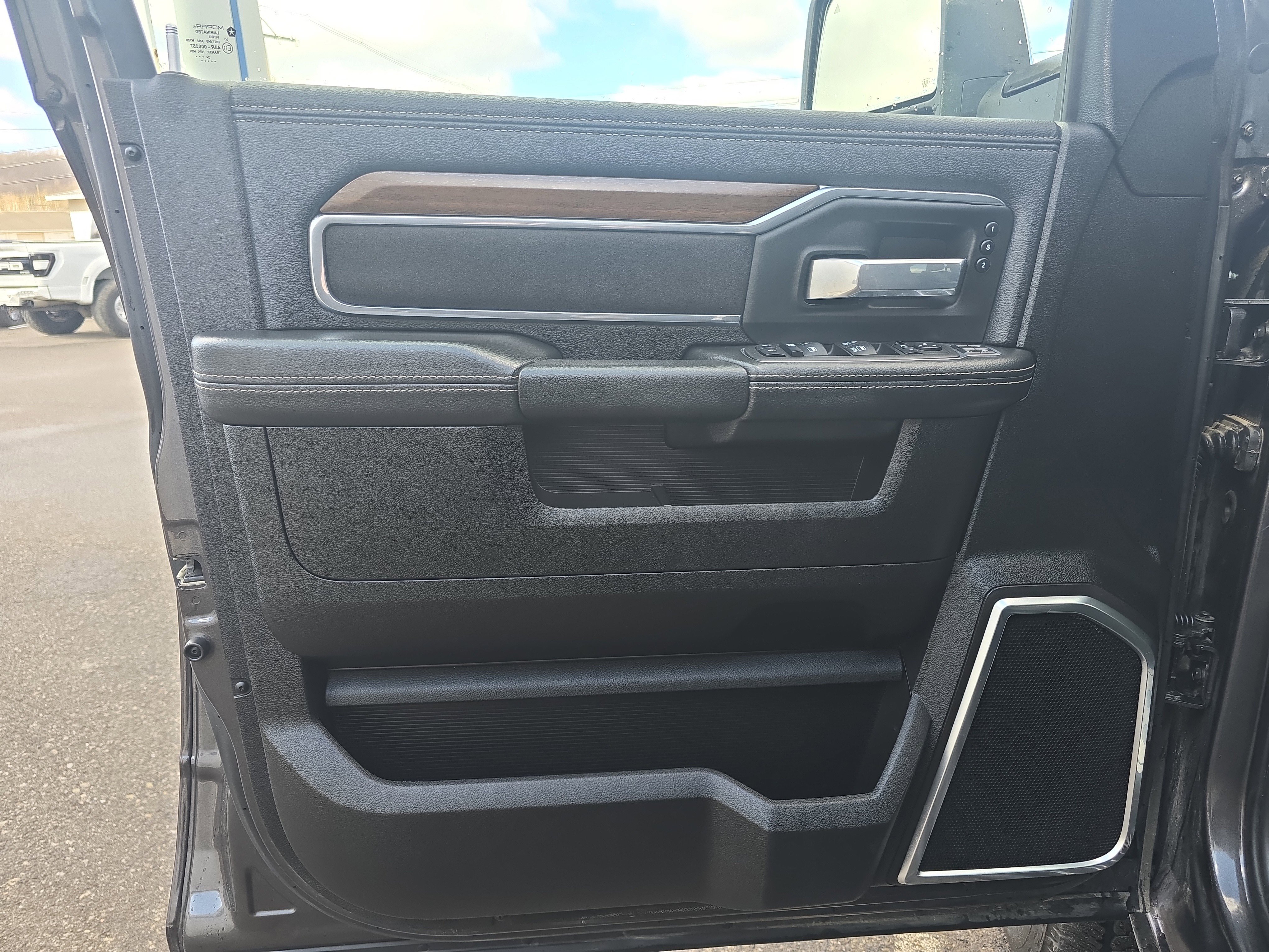 Used 2024 RAM 2500 Laramie image 17