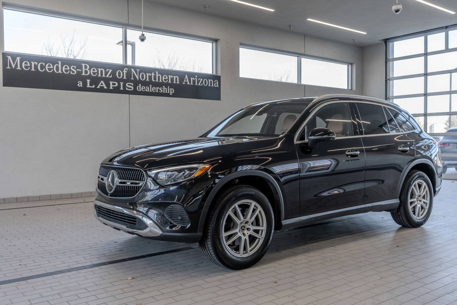 Used 2023 Mercedes-Benz GLC 300 image 3
