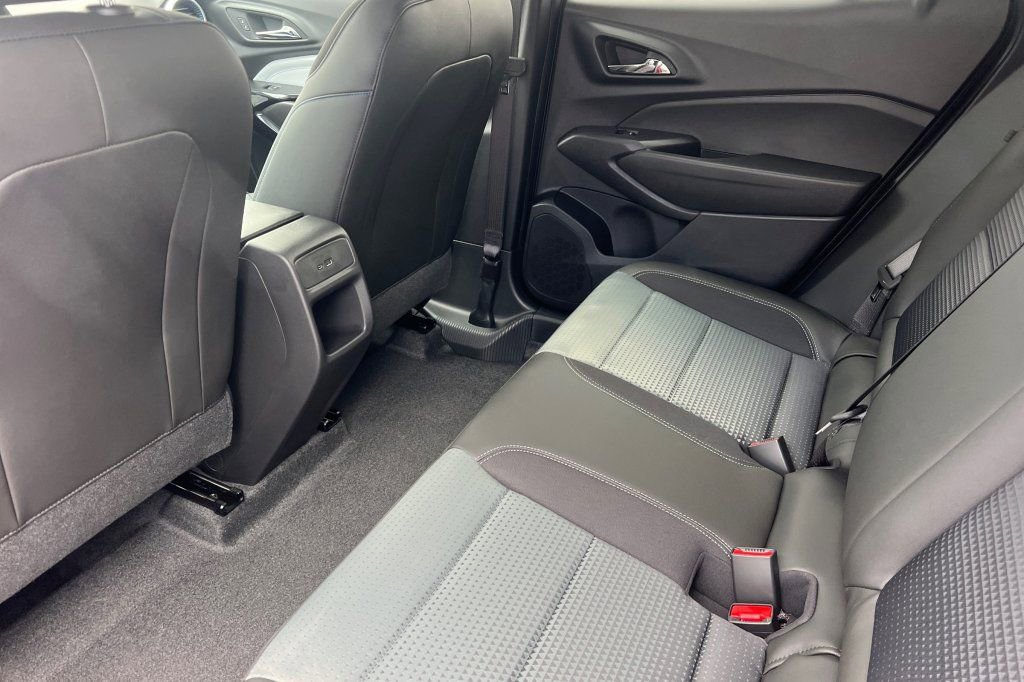 New 2026 Chevrolet Trax LT w/ Sunroof Package image 9