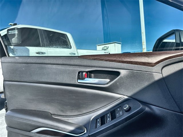 Used 2022 Toyota Avalon XLE w/ Moonroof Package image 15