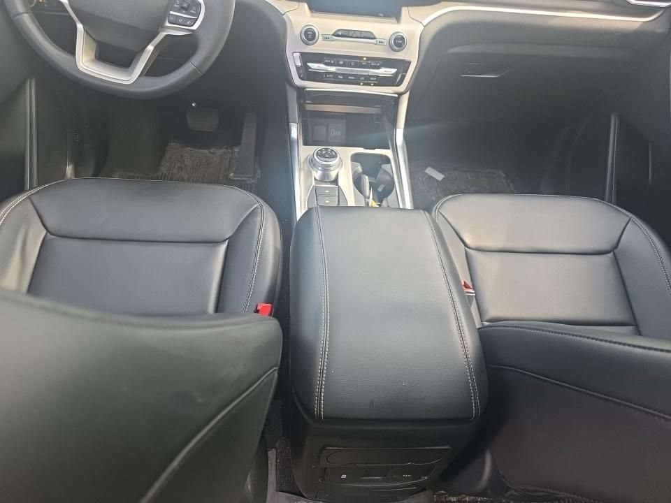 Used 2024 Ford Explorer XLT w/ Equipment Group 202A AWD/4WD image 9