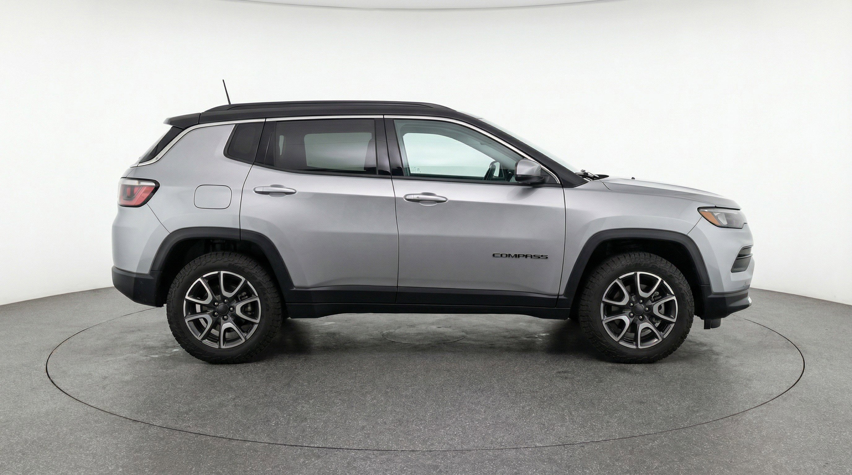 Used 2025 Jeep Compass Trailhawk image 11