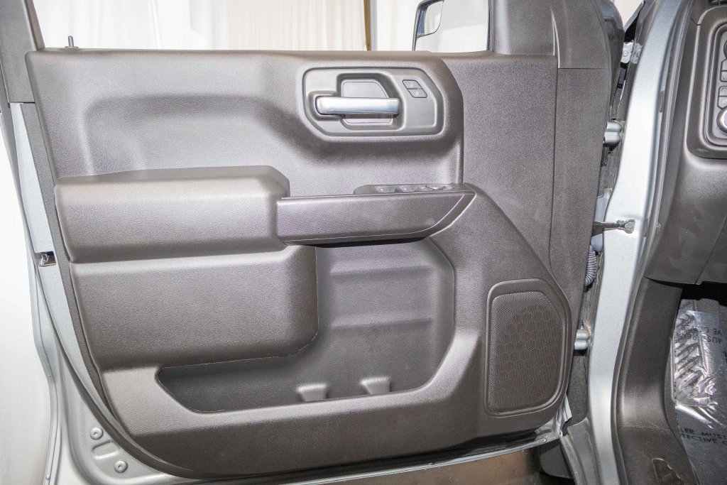 Used 2026 Chevrolet Silverado 1500 Custom w/ LPO, Dark Essentials Package AWD/4WD image 9
