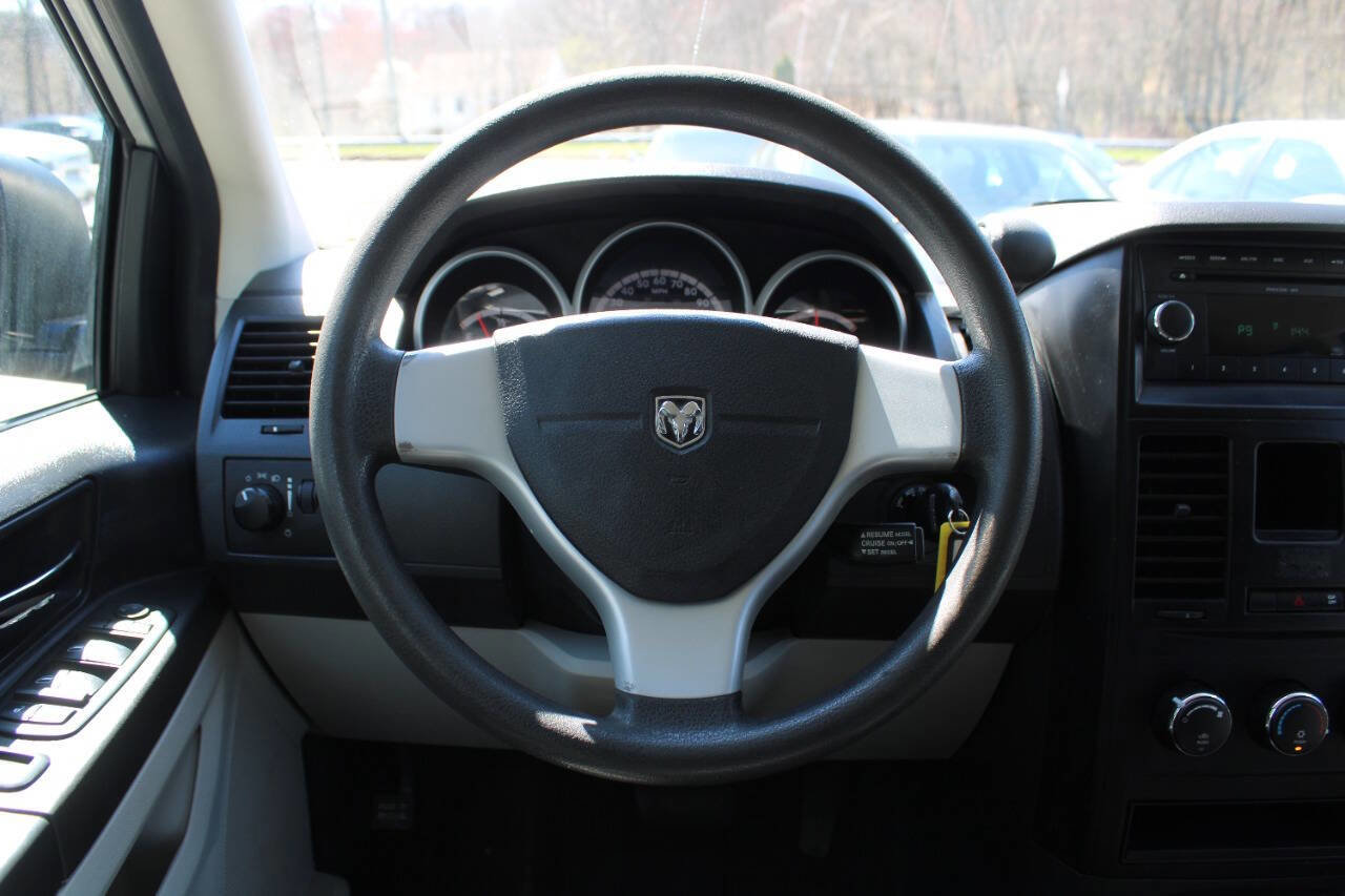 Used 2009 Dodge Grand Caravan SE image 29