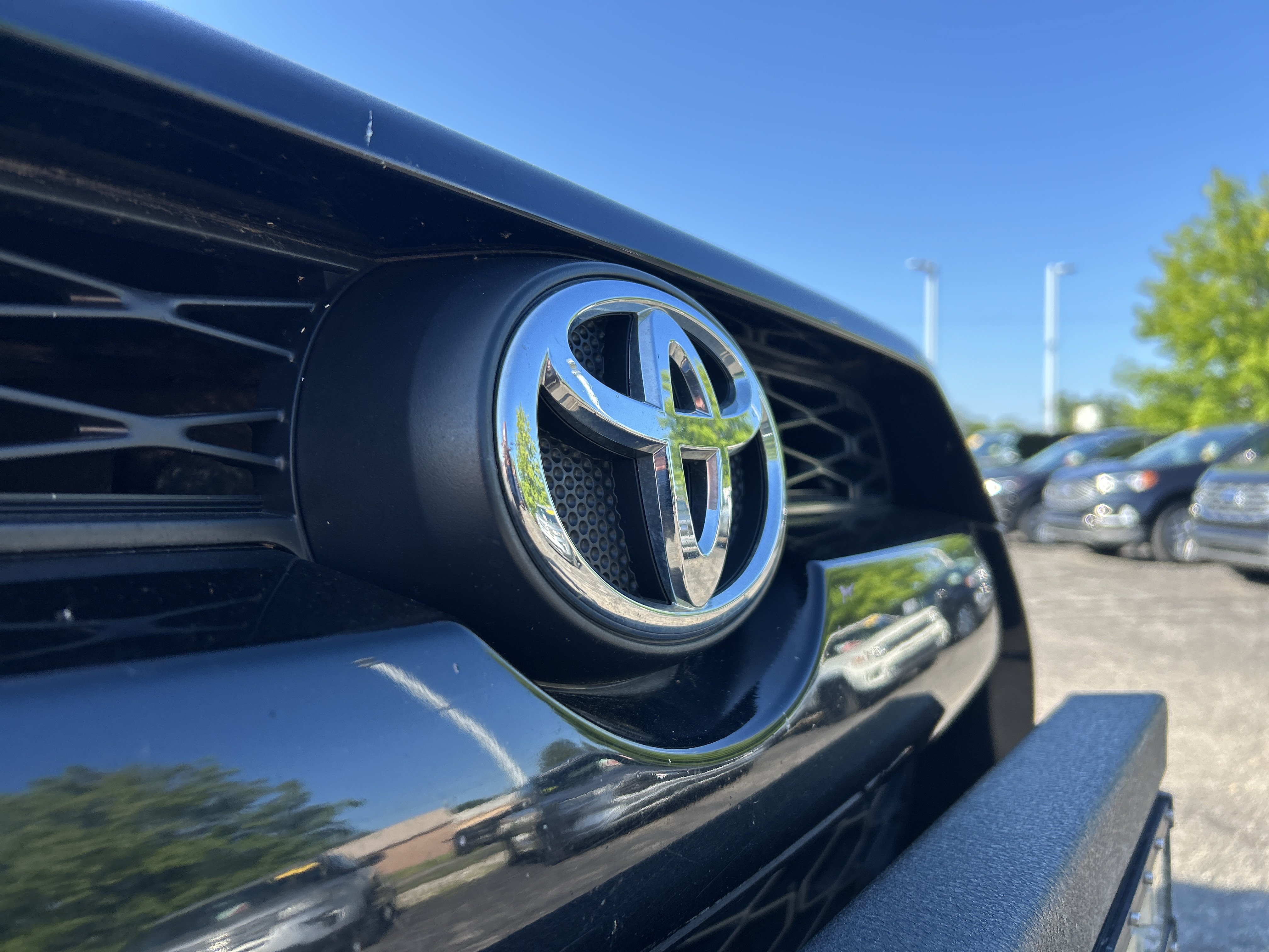 Used 2015 Toyota 4Runner SR5 AWD/4WD image 25