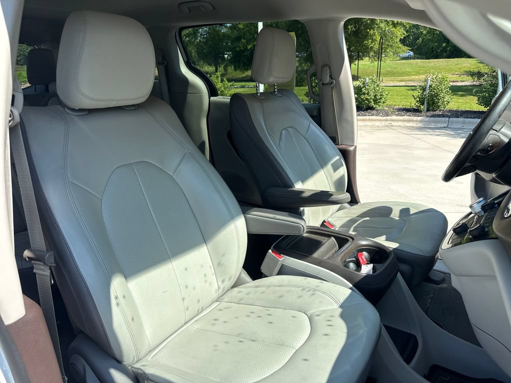 Used 2019 Chrysler Pacifica Touring-L w/ Advanced Safetytec Group FWD image 34