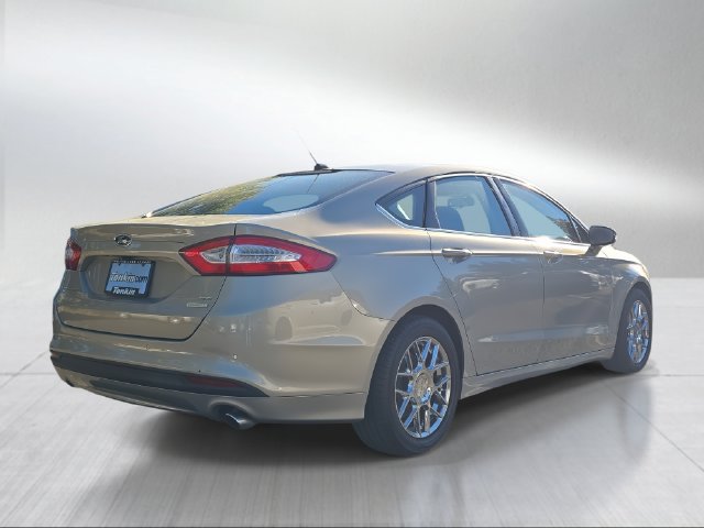 Used 2015 Ford Fusion SE FWD image 3
