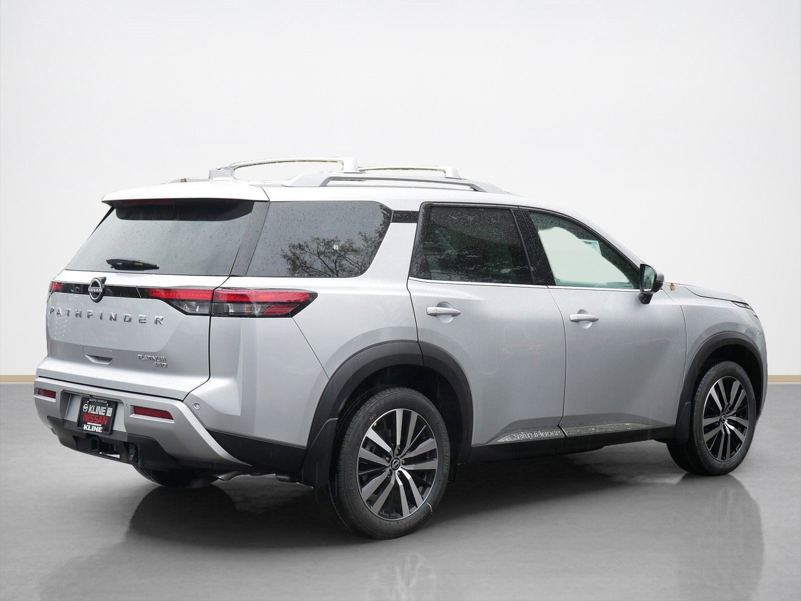 New 2025 Nissan Pathfinder Platinum image 2