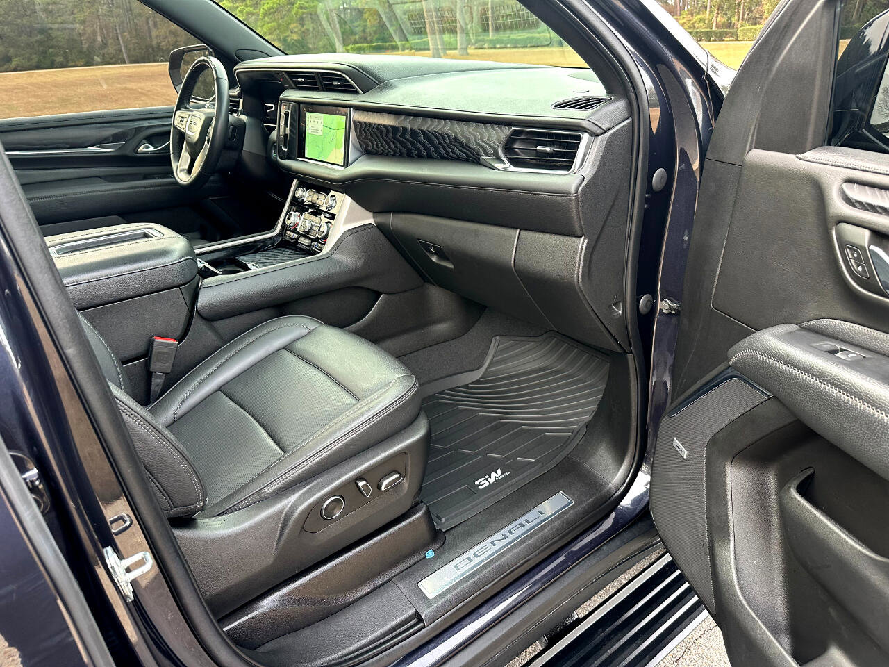 Used 2023 GMC Yukon Denali w/ Denali Reserve Package image 35