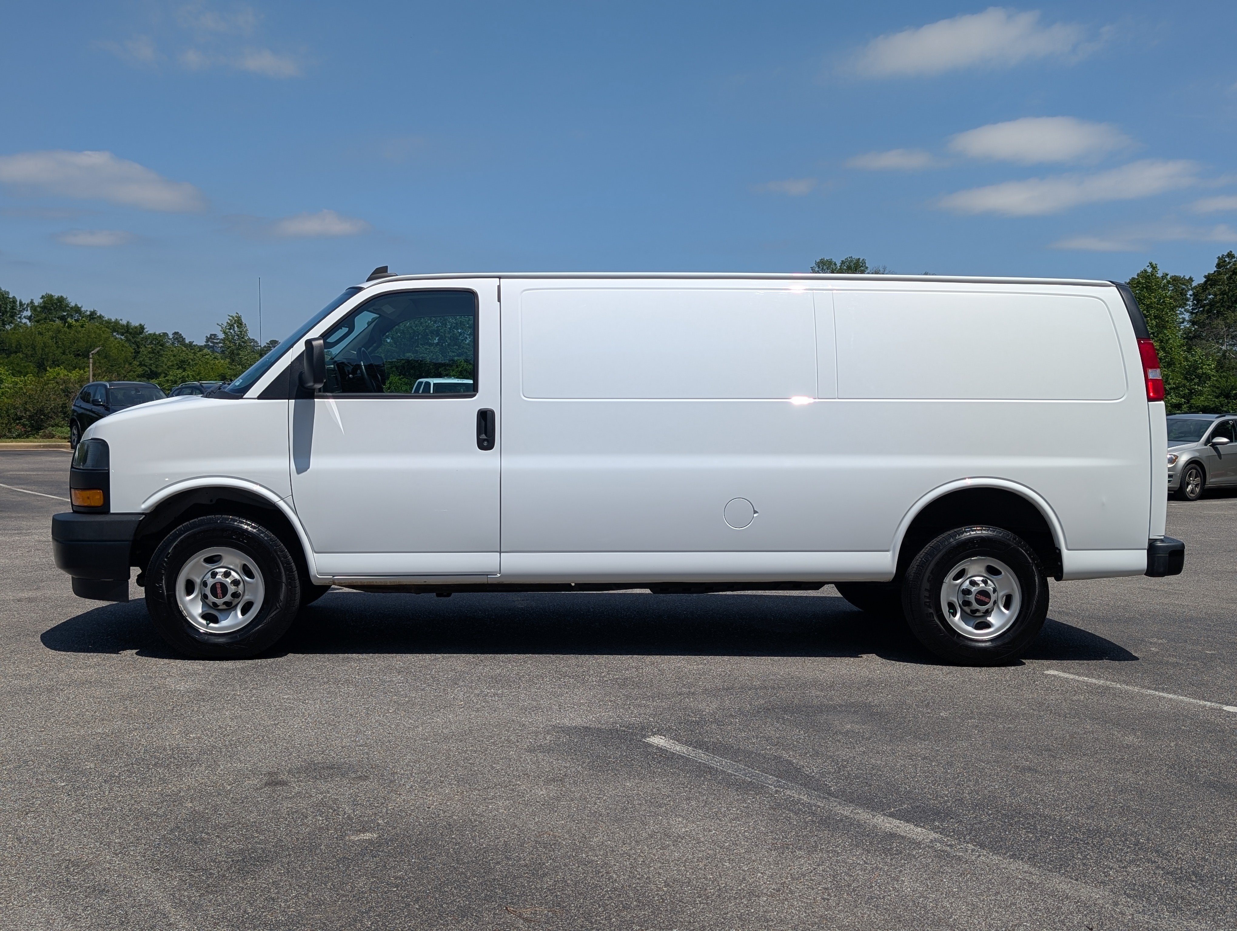 Used 2022 GMC Savana 3500 Extended w/ Driver Convenience Package RWD image 6