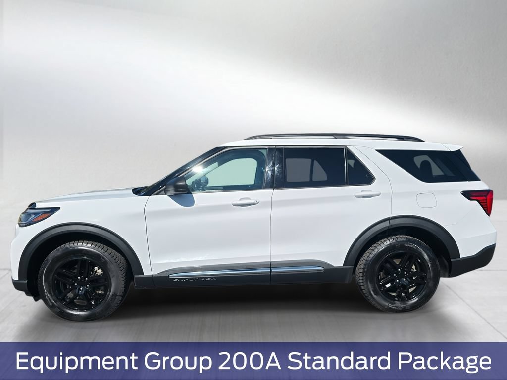 Used 2025 Ford Explorer Active AWD/4WD image 3
