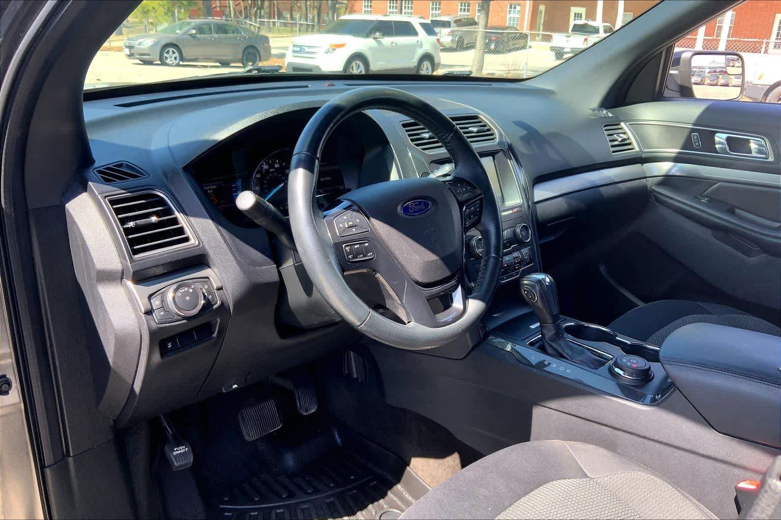Used 2018 Ford Explorer XLT w/ Equipment Group 201A image 18