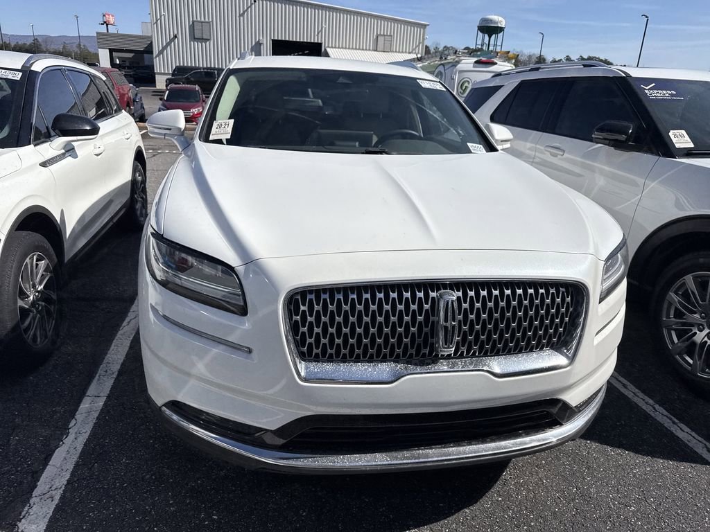 Used 2022 Lincoln Nautilus FWD w/ Premium Package image 3