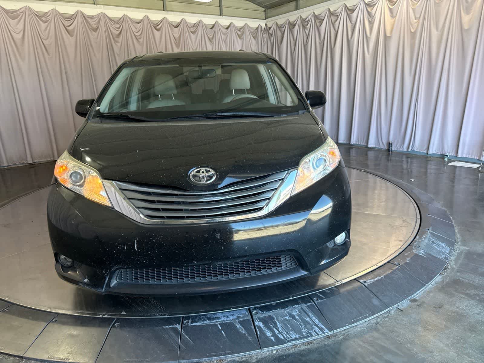 Used 2014 Toyota Sienna XLE w/ XLE Premium Package FWD video 2