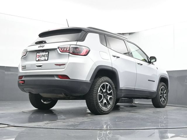 Used 2025 Jeep Compass Trailhawk AWD/4WD image 42
