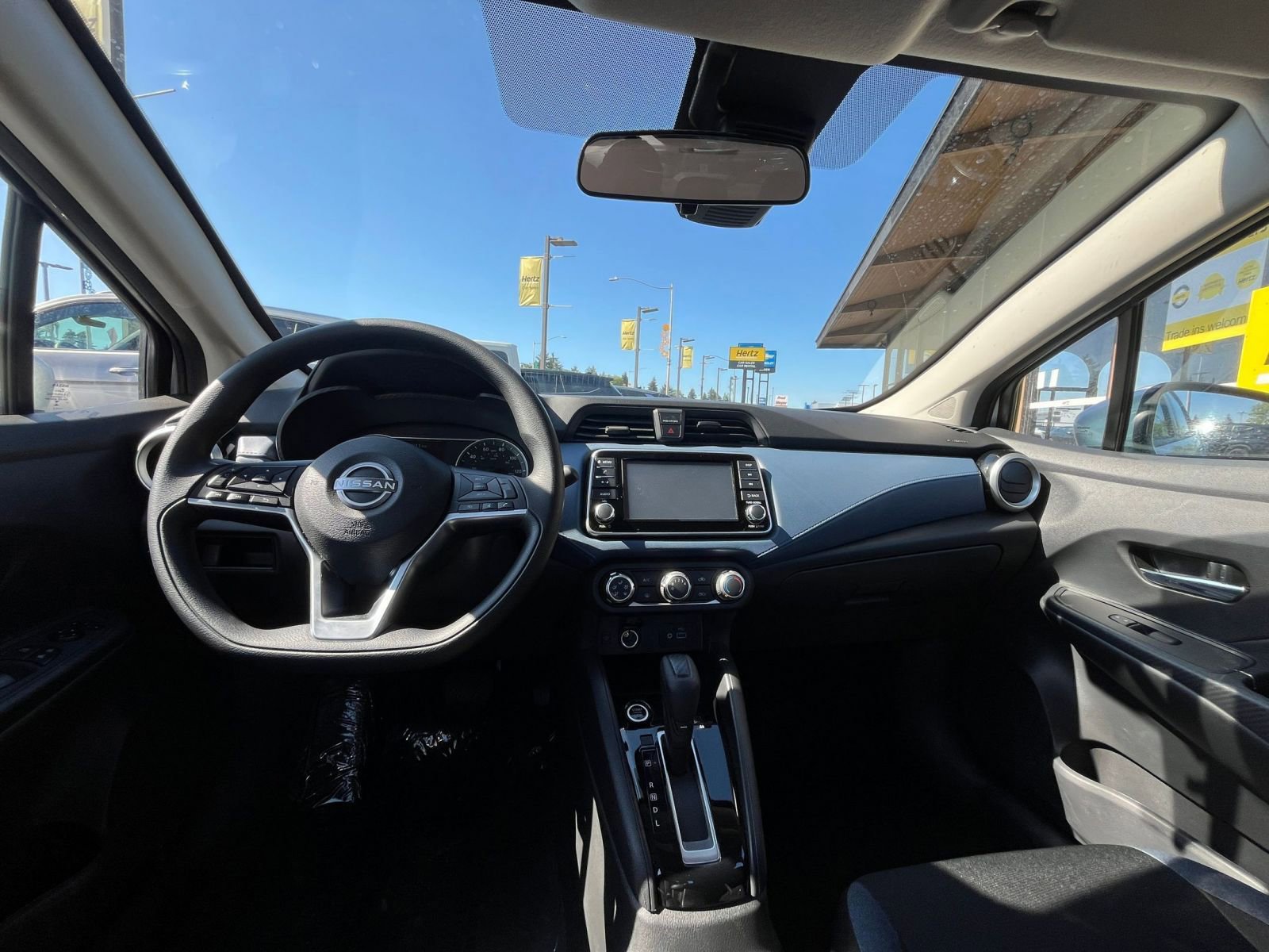 Used 2025 Nissan Versa SV FWD image 33