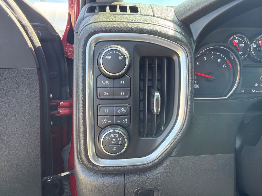 Used 2019 Chevrolet Silverado 1500 RST AWD/4WD image 16